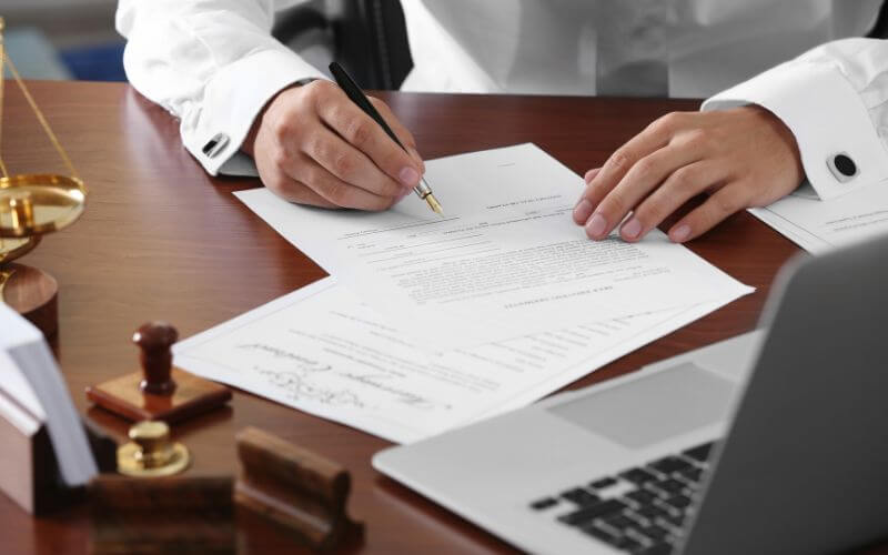 Panduan praktis menyiapkan legalitas bisnis waralaba untuk UMKM. Pelajari dokumen, langkah, dan tips sukses. Konsultasi gratis di SolusiPro