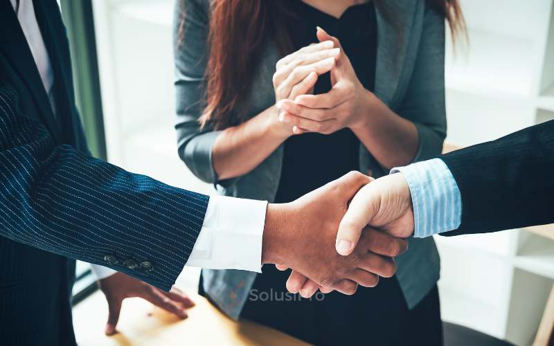 Panduan lengkap membuat perjanjian kerja komprehensif untuk bisnis & UMKM. Pelajari langkah, klausul, dan tips hukum di sini